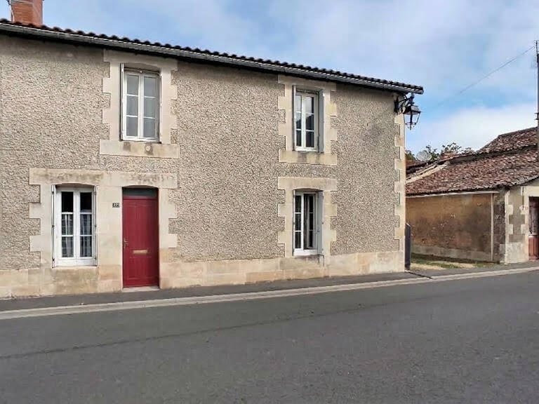 MAISON DE CENTRE BOURG AVEC DEPENDANCE — photo 1