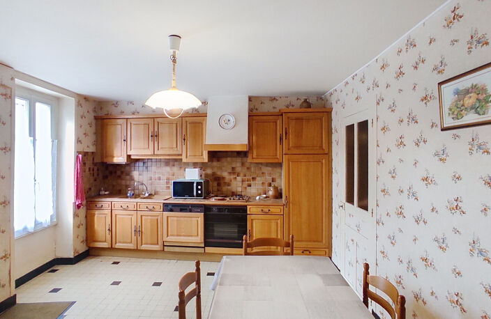 MAISON DE CENTRE BOURG AVEC DEPENDANCE — photo 2