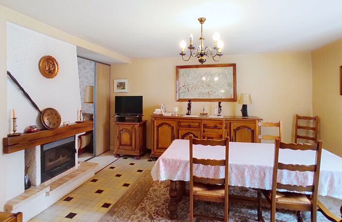 MAISON DE CENTRE BOURG AVEC DEPENDANCE — photo 3