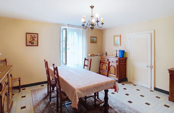 MAISON DE CENTRE BOURG AVEC DEPENDANCE — photo 4