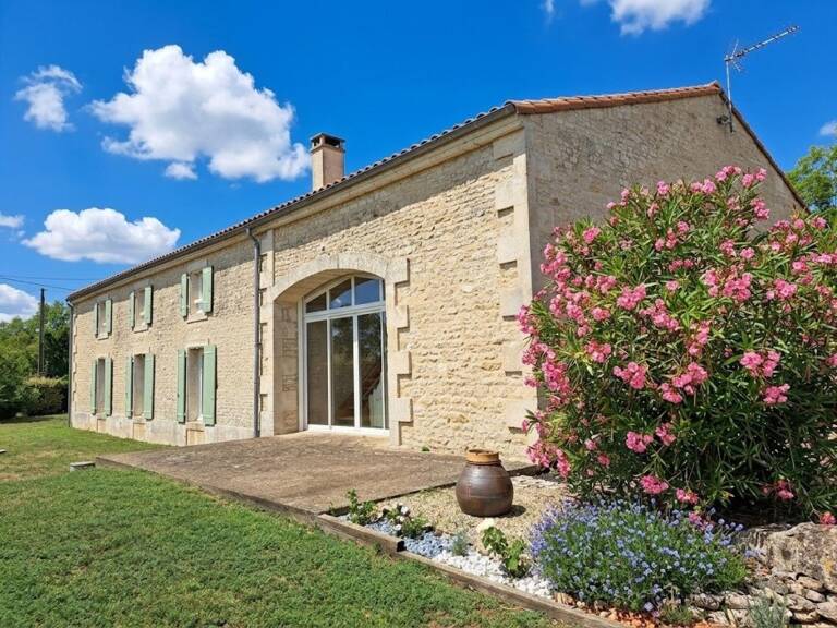 Belle maison en pierres — photo 1