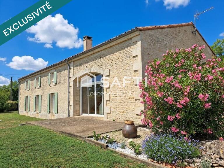 Belle maison en pierres — photo 1