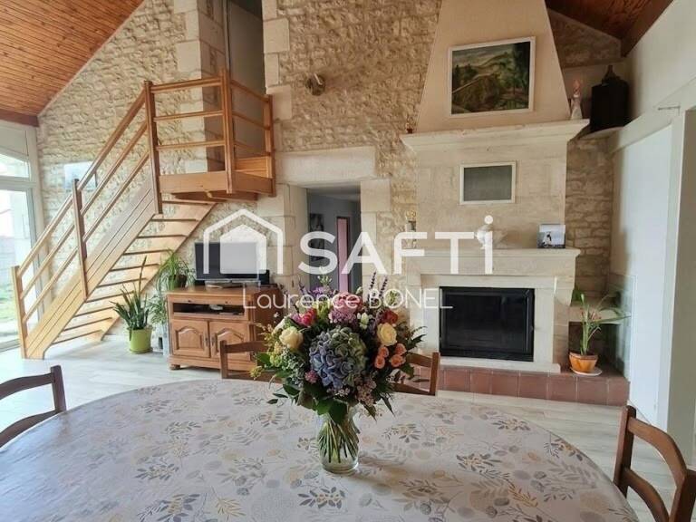 Belle maison en pierres et séjour cathédrale — photo 1