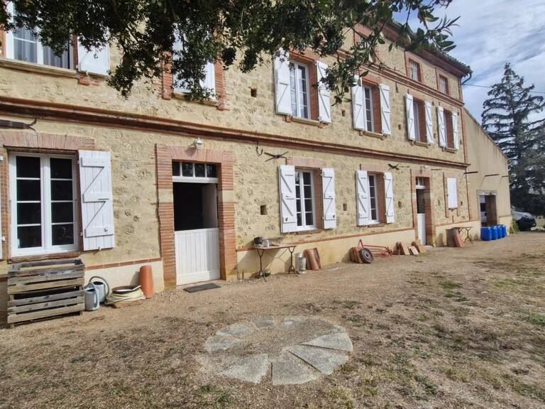 Maison de maître, charme et potentiel dans un écrin de verdure — photo 1
