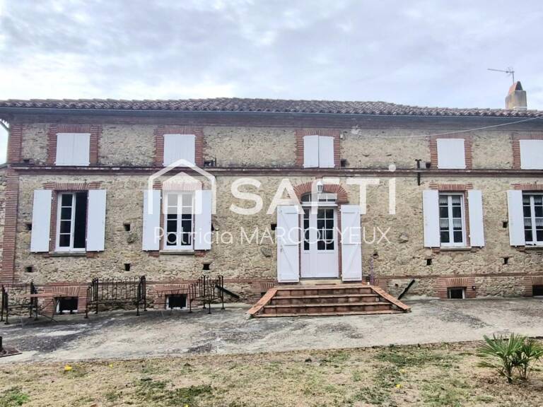 Maison de maître, charme et potentiel dans un écrin de verdure — photo 1