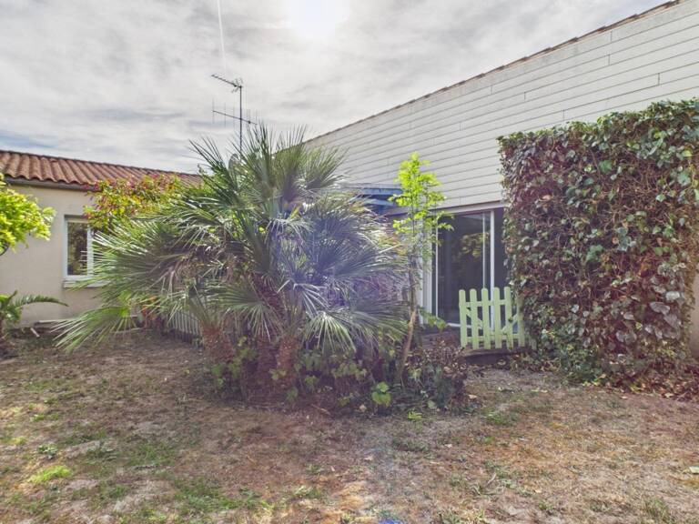 Maison de plain-pied  130 m²  2 chambres  Garage, préau et jardin sans vis-à-vis — photo 1