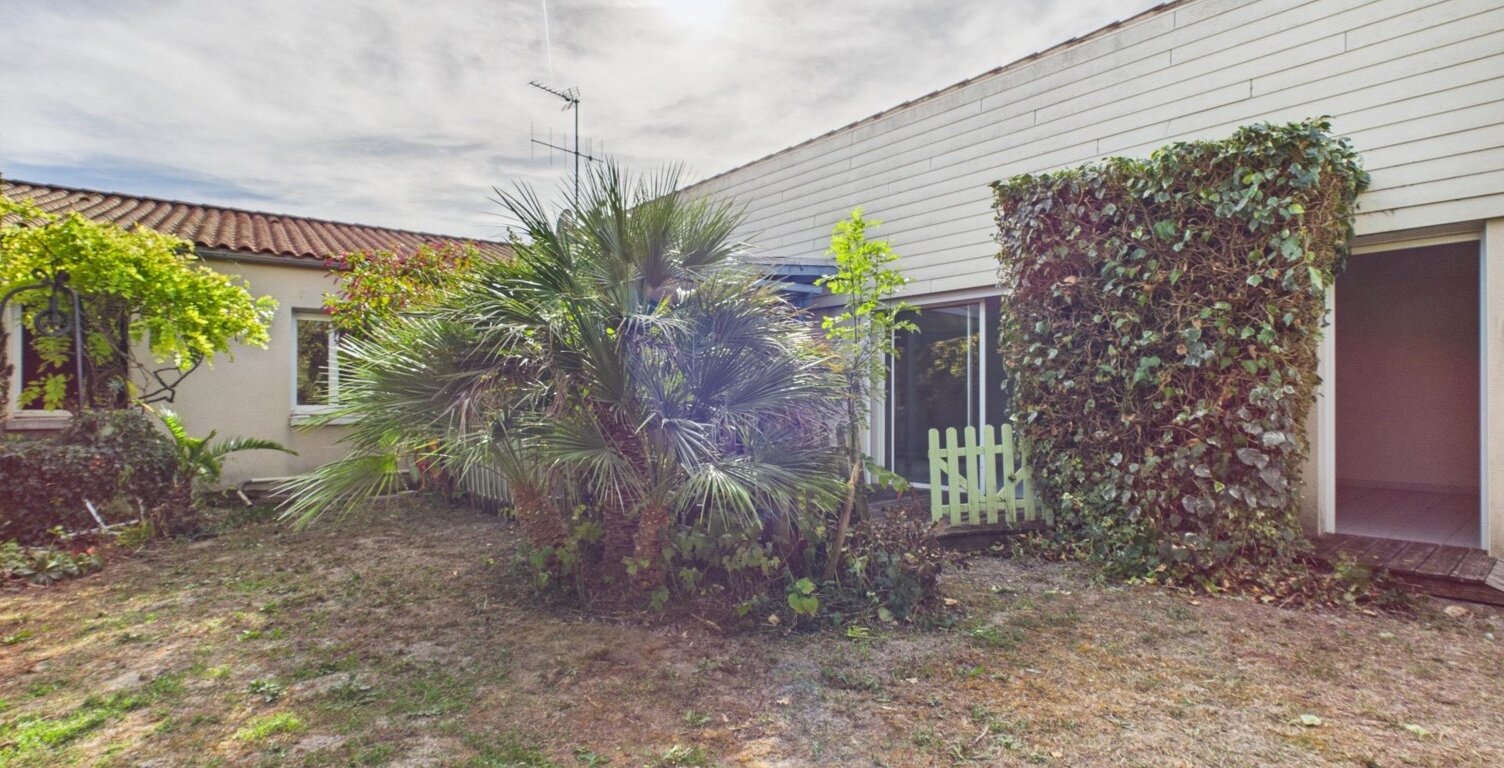 Maison de plain-pied  130 m²  2 chambres  Garage, préau et jardin sans vis-à-vis — photo 1