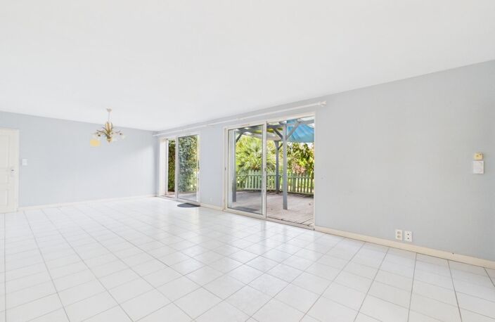 Maison de plain-pied  130 m²  2 chambres  Garage, préau et jardin sans vis-à-vis — photo 2