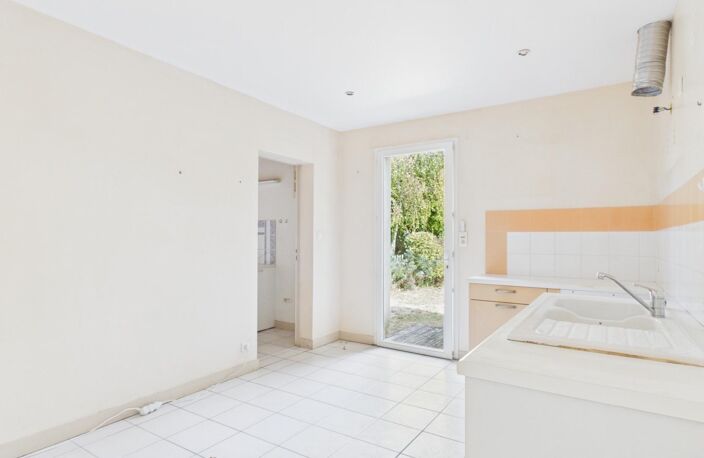 Maison de plain-pied  130 m²  2 chambres  Garage, préau et jardin sans vis-à-vis — photo 5