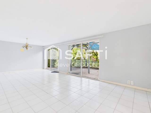 Maison de plain-pied  130 m²  2 chambres  Garage, préau et jardin sans vis-à-vis — photo du bien