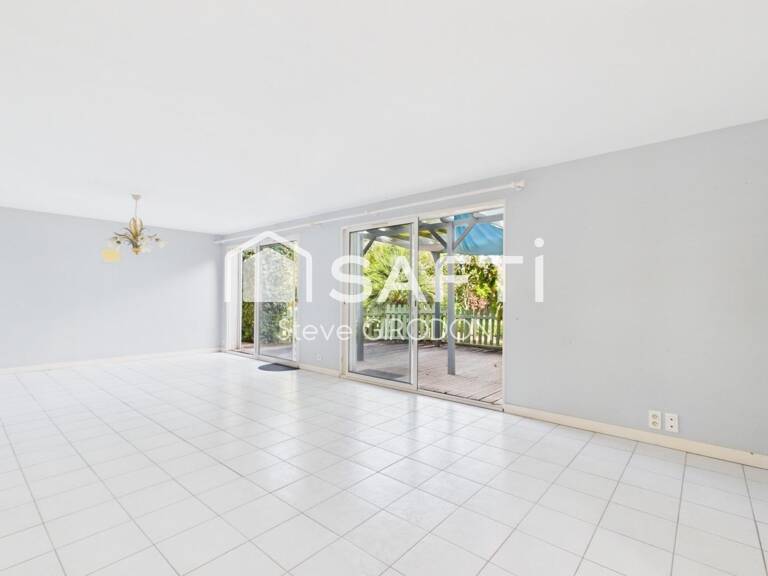 Maison de plain-pied  130 m²  2 chambres  Garage, préau et jardin sans vis-à-vis — photo 1