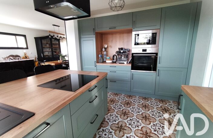 Vente Maison/villa 8 pièces — photo 2