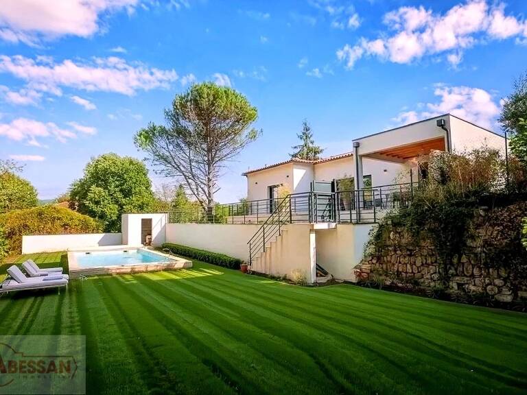 Villa — photo 1