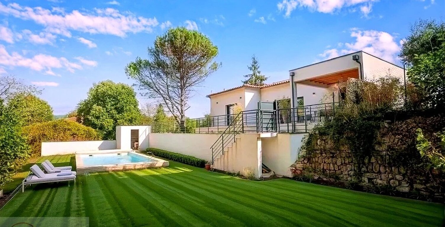 Villa — photo 1