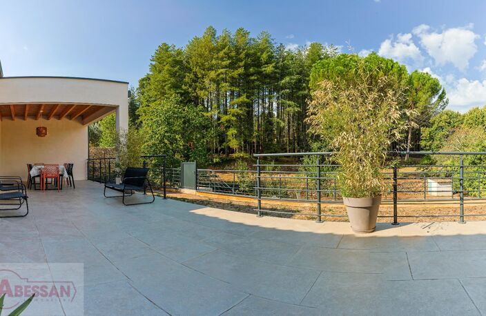 Villa — photo 3