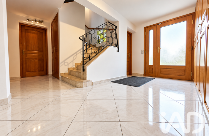 Vente Maison/villa 9 pièces — photo 2