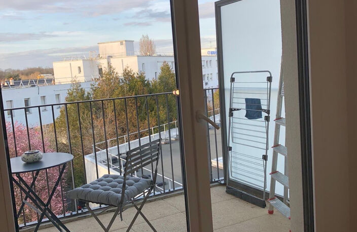 2P MEUBLE AVEC ASC  ET TERRASSE — photo 3