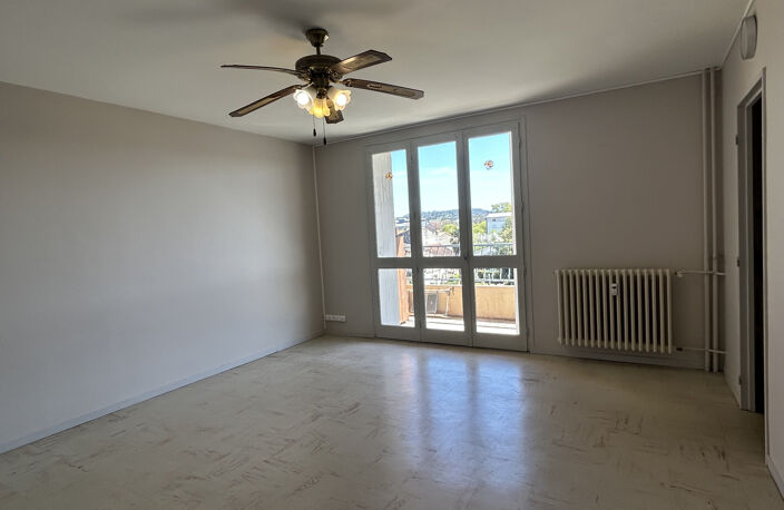 APPARTEMENT T2 AVEC BALCON ( AVEC EAU ET CHAUFFAGE) — photo 2