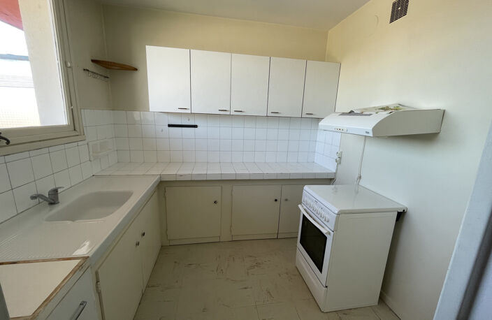 APPARTEMENT T2 AVEC BALCON ( AVEC EAU ET CHAUFFAGE) — photo 4