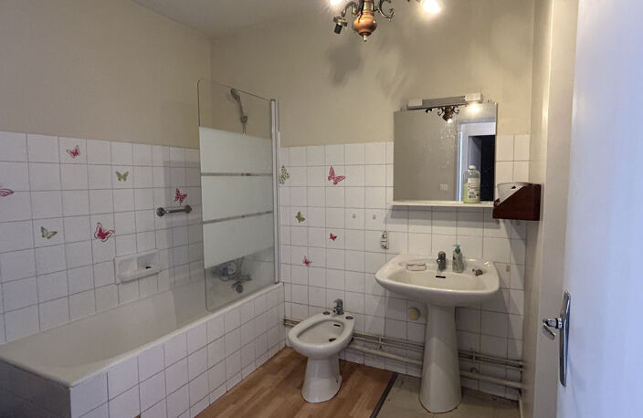 APPARTEMENT T2 AVEC BALCON ( AVEC EAU ET CHAUFFAGE) — photo 5