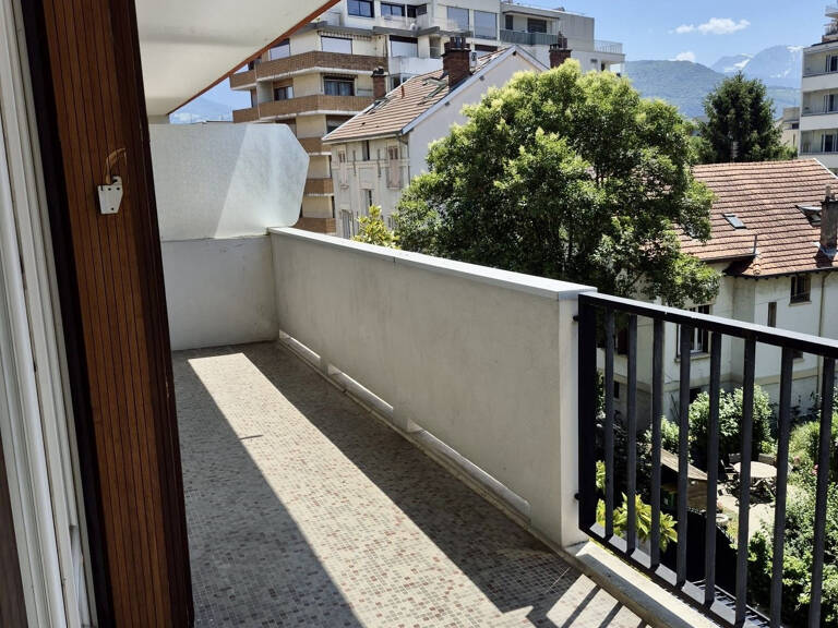 F1 AVEC BALCON TERRASSE — photo 1