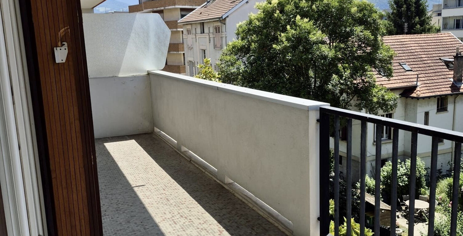 F1 AVEC BALCON TERRASSE — photo 1
