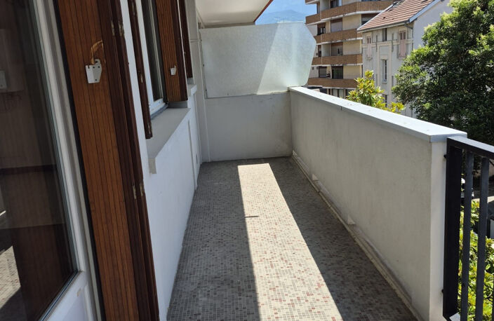 F1 AVEC BALCON TERRASSE — photo 5