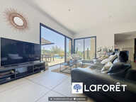 RUY ? Maison contemporaine de plain-pied avec piscine et vue dégagée — photo 2