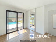 RUY ? Maison contemporaine de plain-pied avec piscine et vue dégagée — photo 3
