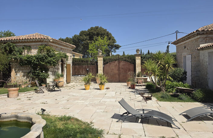 LE CASTELLET   PROPRIÉTÉ DE MAÎTRE DE 420 M2 AVEC TERRAIN CONSTRUCTIBLE, UN BIEN RARE À FORT POTENTIEL — photo 2