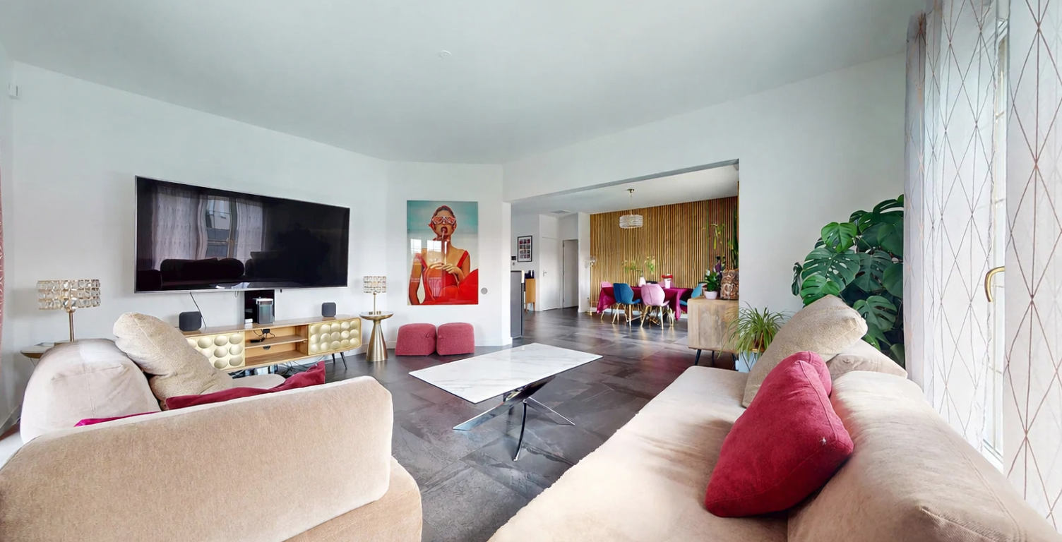 BELLE MAISON FAMILIALE AVEC PISCINE PLEIN SUD - POSSIBILITE — photo 1
