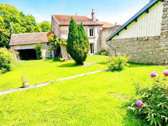 Une maison en pierre prête à accueillir vos projets — photo du bien
