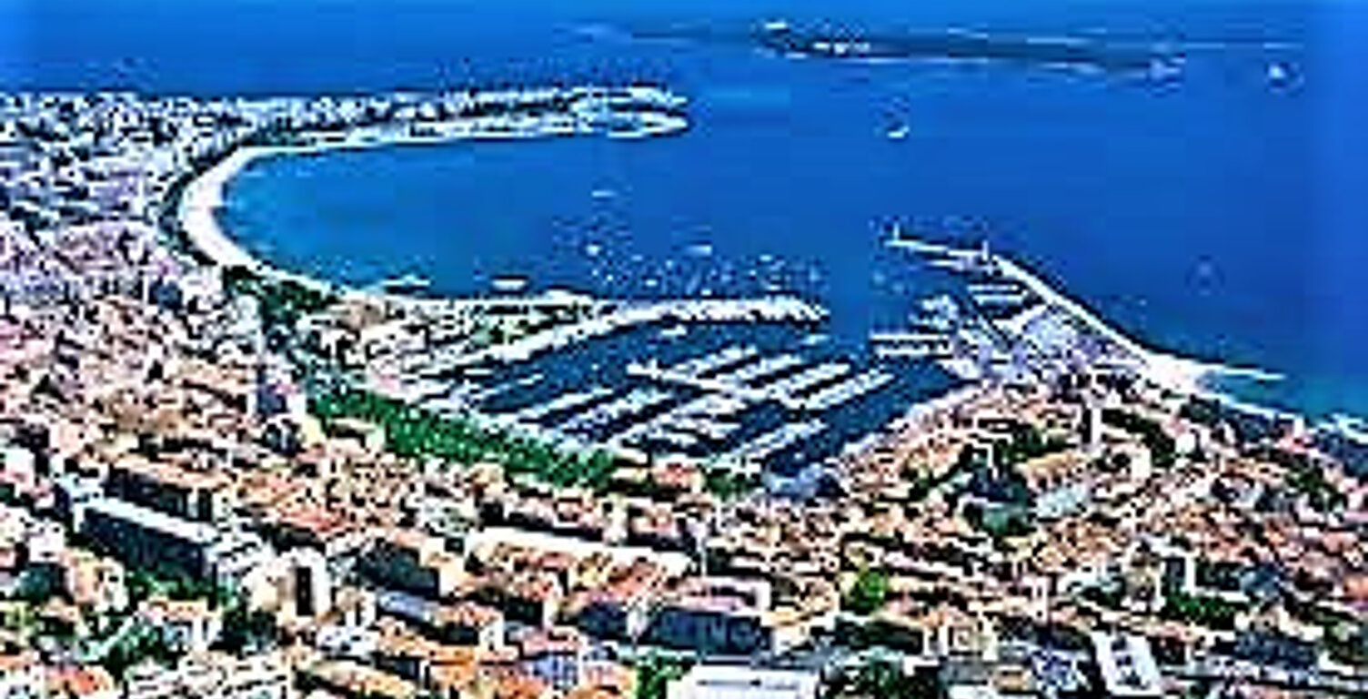CANNES CENTRE RESTAURANT 150M2 AXE PASSANT — photo 1