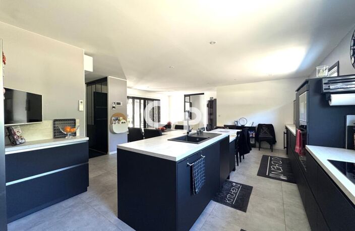 Maison récente - 108m² - 3 chambres - Garage - Carport - Piscine — photo 2