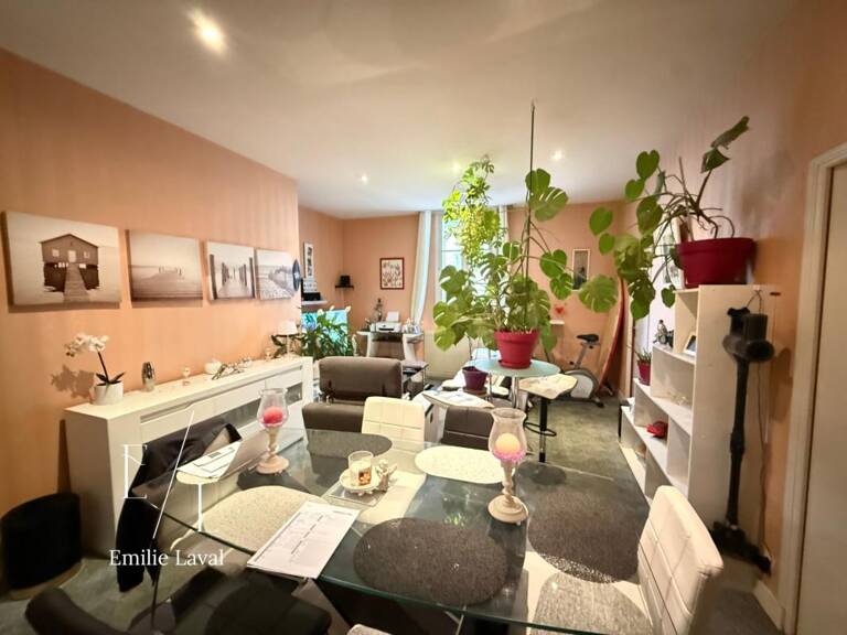 Maison de ville avec grand garage sans extérieur à VILLEFRANCHE DE LONCHAT (24) — photo 1