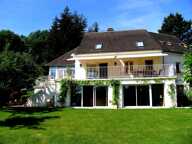 PISCOP – Propriété contemporaine d’exception aux portes de Paris 300 m² – Terrain 2 100 m² – Vue vallée — photo 4