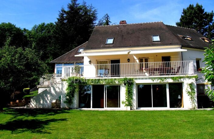 PISCOP – Propriété contemporaine d’exception aux portes de Paris 300 m² – Terrain 2 100 m² – Vue vallée — photo 4