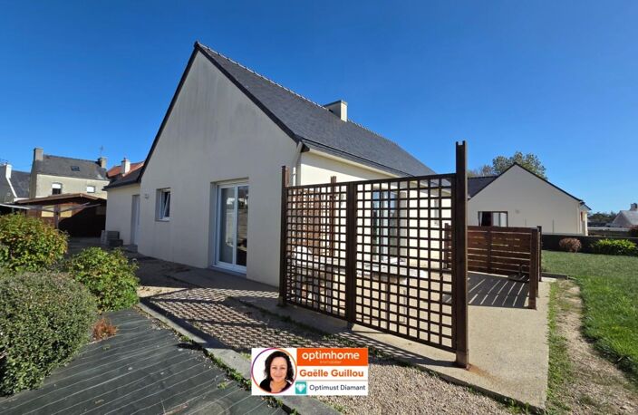 PLOUESCAT : Maison plain pied de 98m² - Plein centre - 2/3 chambres + Garage - Jardin — photo 2
