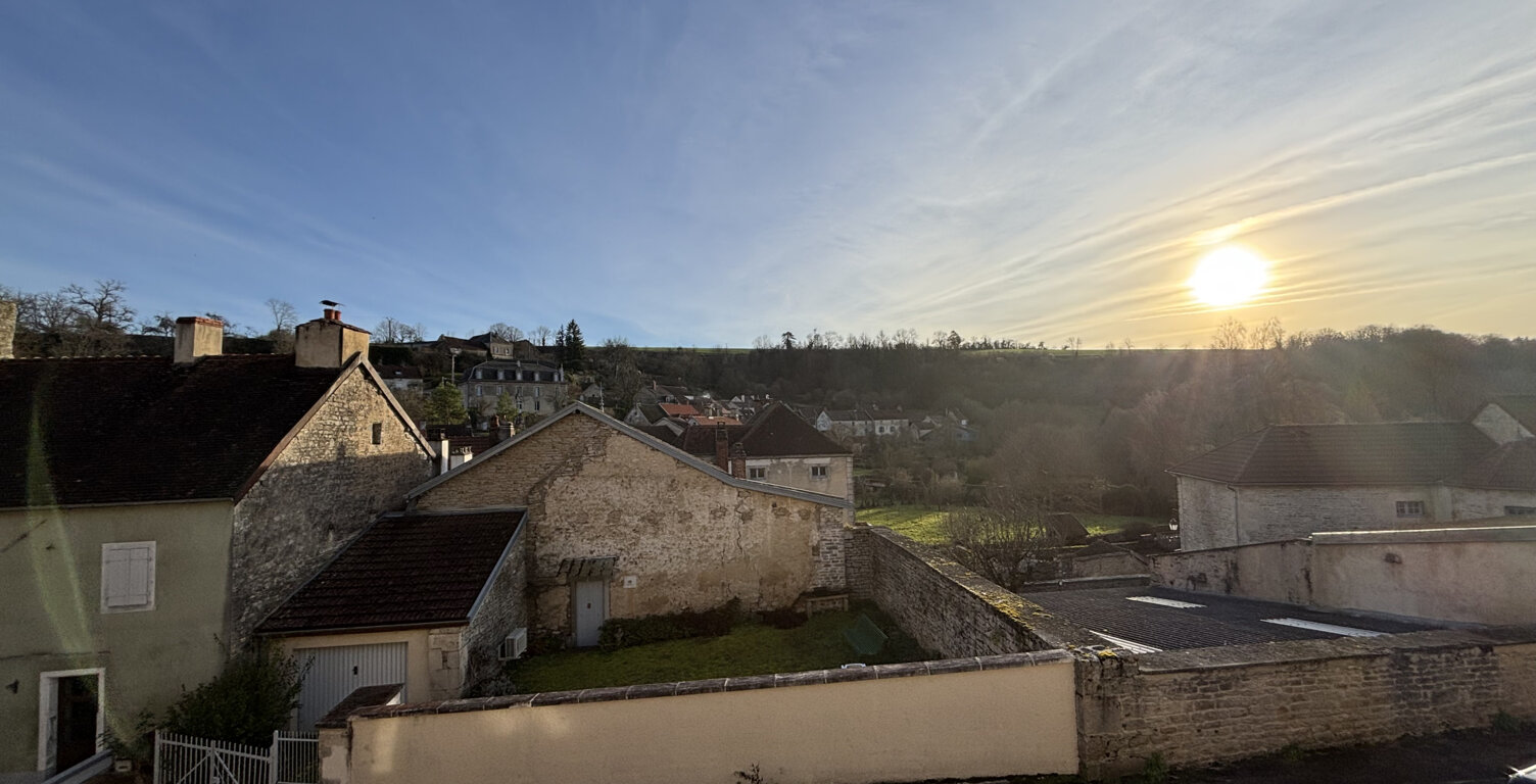 AIGNAY LE DUC  Maison du XVIè s de 125 m2 avec une terrasse — photo 1