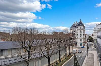VICHY – FACE AU PARC DES SOURCES – APPARTEMENT F2 AVEC BALCON, ASCENSEUR ET CAVE — photo du bien