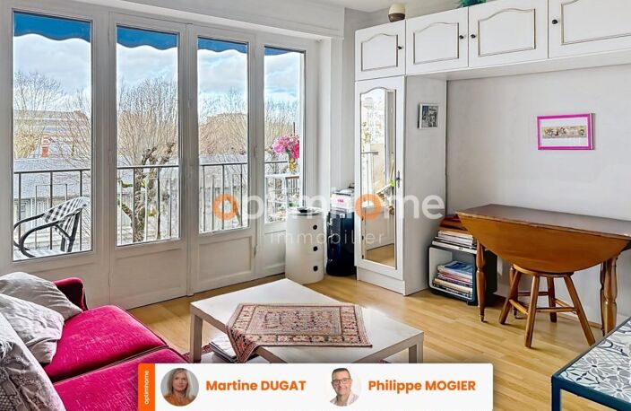 VICHY – FACE AU PARC DES SOURCES – APPARTEMENT F2 AVEC BALCON, ASCENSEUR ET CAVE — photo 2