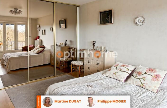 VICHY – FACE AU PARC DES SOURCES – APPARTEMENT F2 AVEC BALCON, ASCENSEUR ET CAVE — photo 4