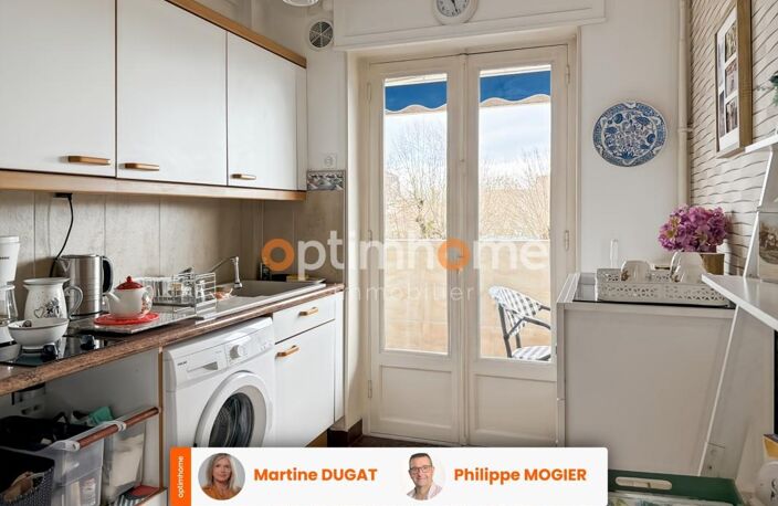 VICHY – FACE AU PARC DES SOURCES – APPARTEMENT F2 AVEC BALCON, ASCENSEUR ET CAVE — photo 5