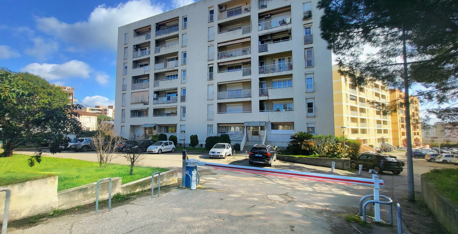 Appartement - 84 m2 - 4 pièces — photo 1