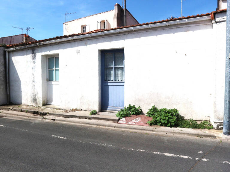 ENSEMBLE IMMOBILIER A RENOVER DE 121 M2 SUR UN TERRAIN CLOS — photo 1