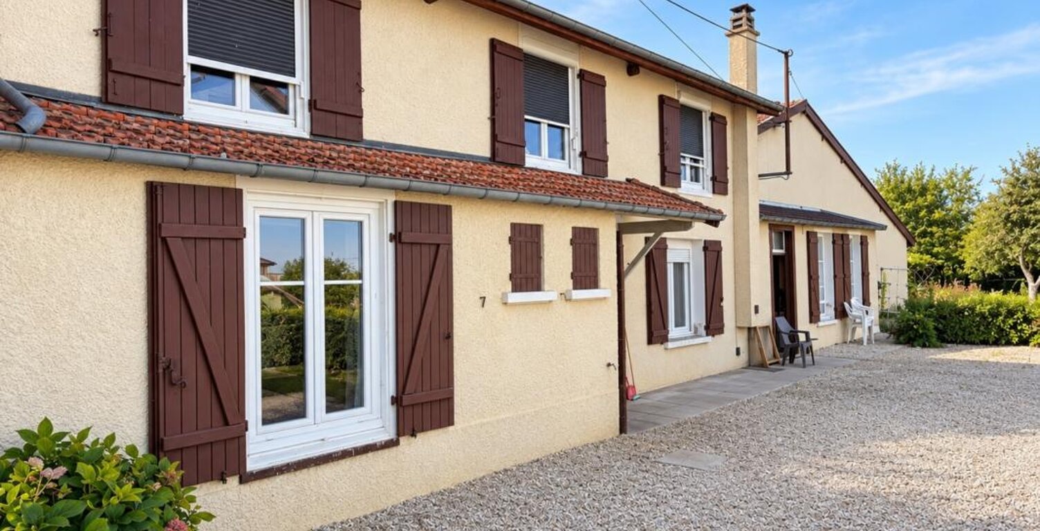 MAISON AVEC JARDIN ET DÉPENDANCES PROCHE DU LAC — photo 1