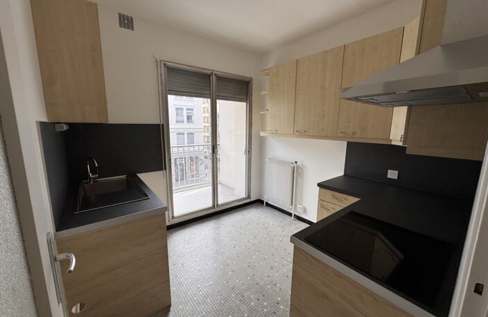 Appartement Type 2 avec balcon + cave — photo 2