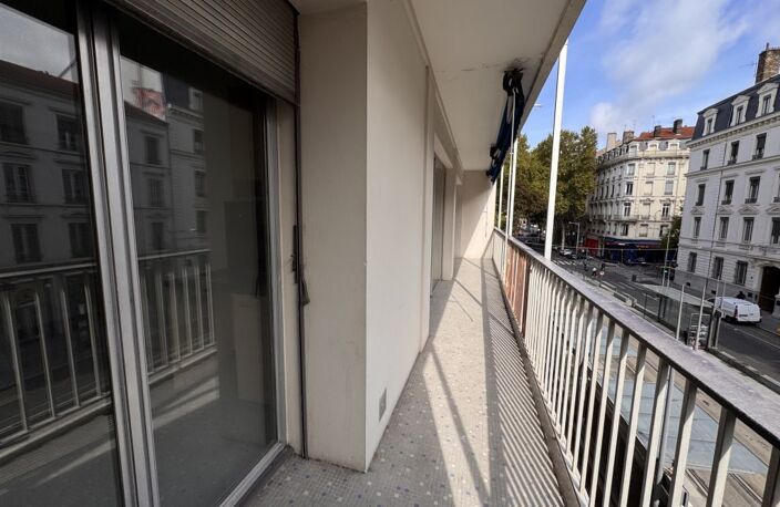 Appartement Type 2 avec balcon + cave — photo 5