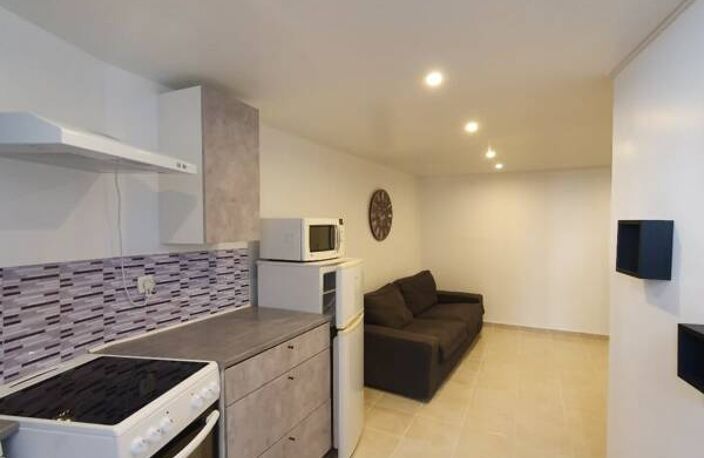 A vendre 1 studio (20,15 m2) et 1  deux pièces (33,05 m2) à 83190 Ollioules, meublés et tout équipé — photo 2