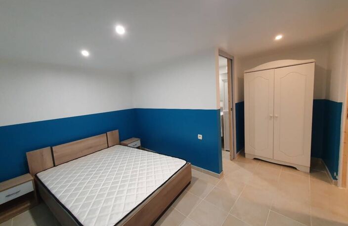 A vendre 1 studio (20,15 m2) et 1  deux pièces (33,05 m2) à 83190 Ollioules, meublés et tout équipé — photo 5